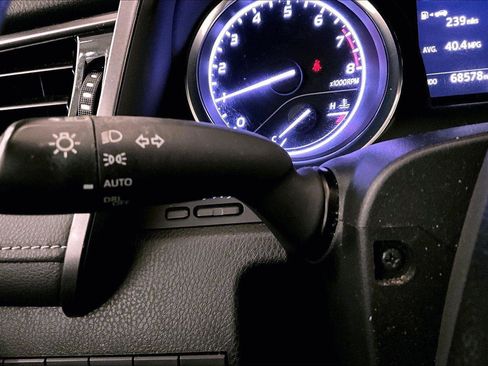 Used 2019 Toyota Camry SE image 30