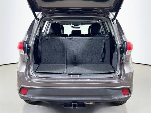 Used 2018 Toyota Highlander SE image 25