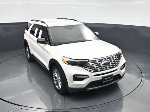 Certified 2021 Ford Explorer XLT w/ Equipment Group 202A RWD image 35
