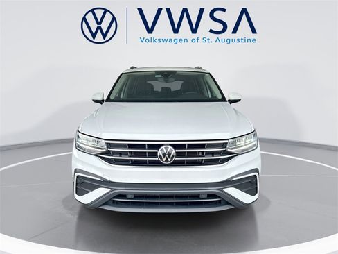 Certified 2022 Volkswagen Tiguan SE image 2
