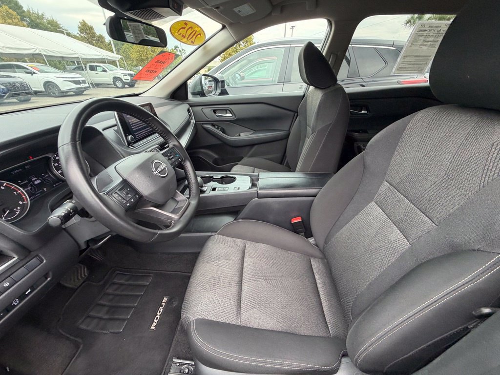 Certified 2025 Nissan Rogue SV FWD image 11
