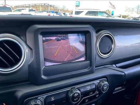 Used 2021 Jeep Wrangler Unlimited Sahara AWD/4WD image 14