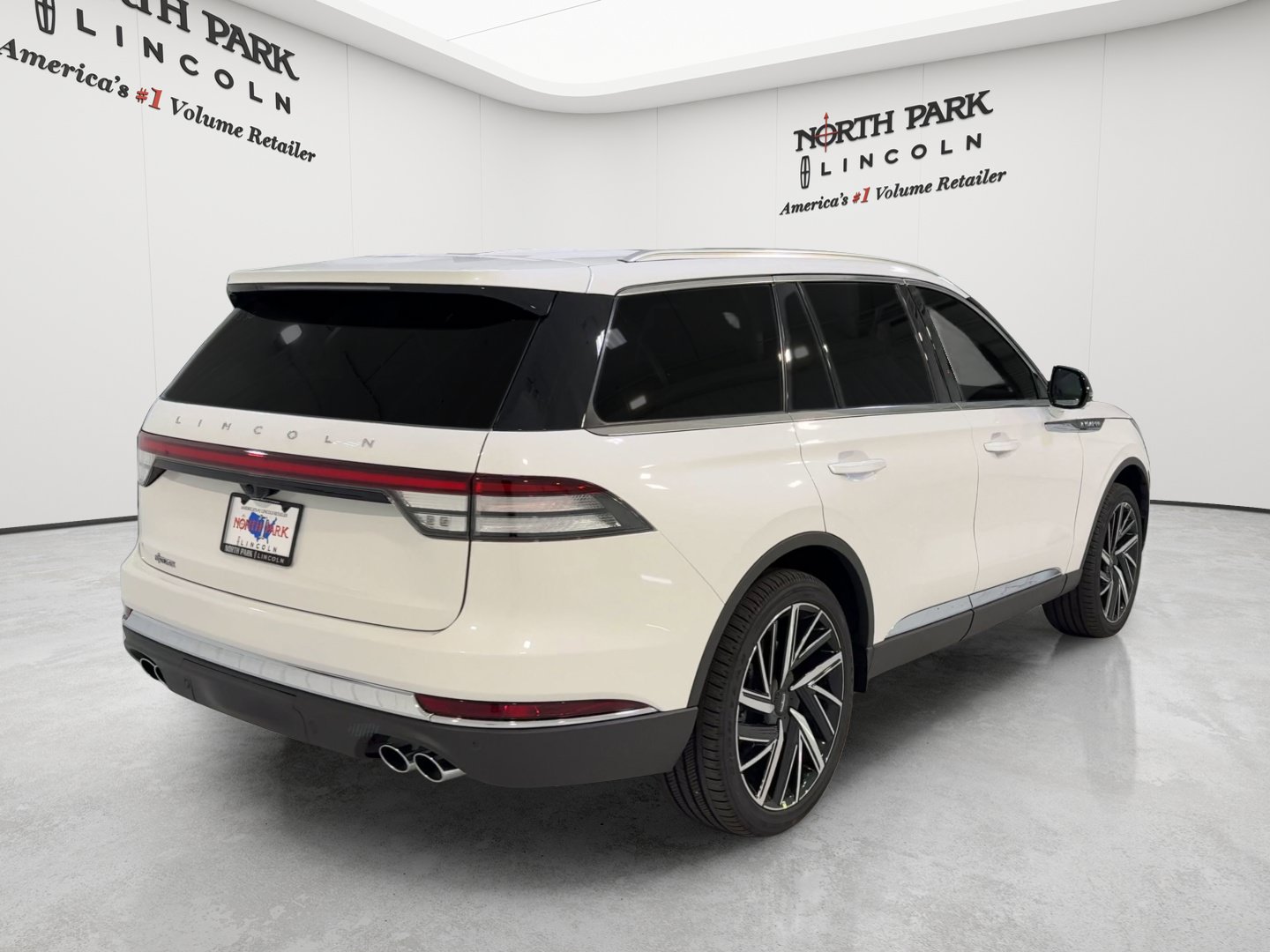 Used 2025 Lincoln Aviator Reserve w/ Equipment Group 201A AWD/4WD image 9