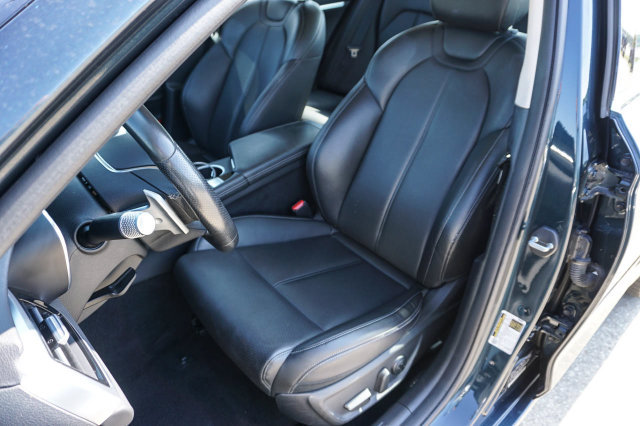 Used 2025 Genesis G70 2.5T RWD image 12