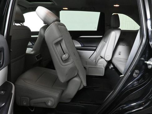 Used 2019 Toyota Highlander XLE image 31