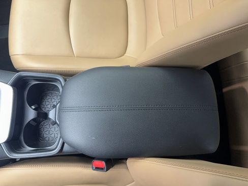 Used 2020 Toyota RAV4 XLE Premium image 30