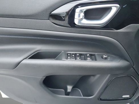 New 2026 Jeep Compass Limited w/ Sun, Sound & Navigation Group image 23