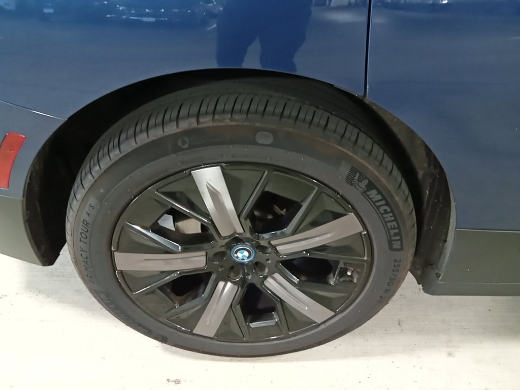 Used 2024 BMW iX xDrive50 w/ Convenience Package AWD/4WD image 16