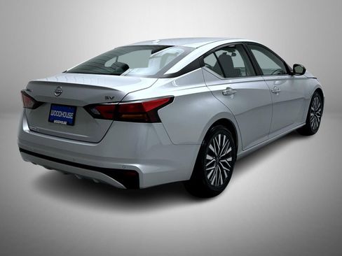 Used 2024 Nissan Altima 2.5 SV image 5