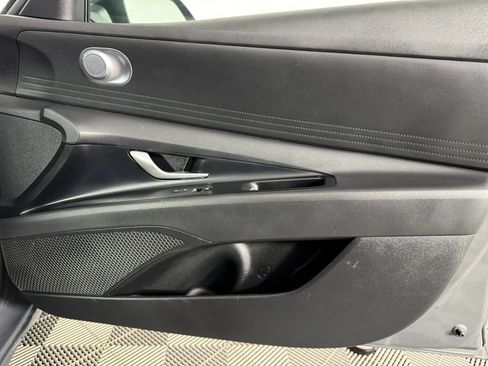 Used 2024 Hyundai Elantra SE FWD image 35