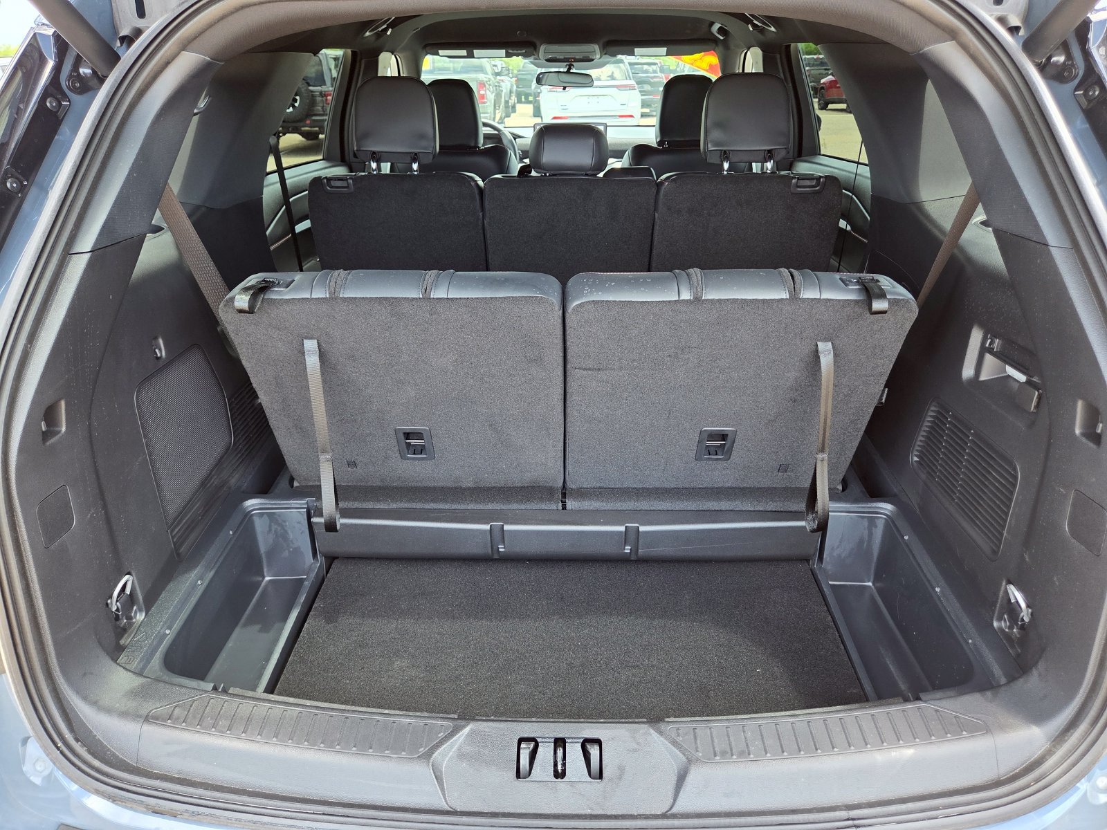Used 2025 Ford Explorer ST-Line RWD image 25