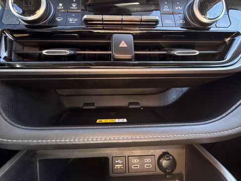 Used 2023 Toyota Highlander XLE image 33