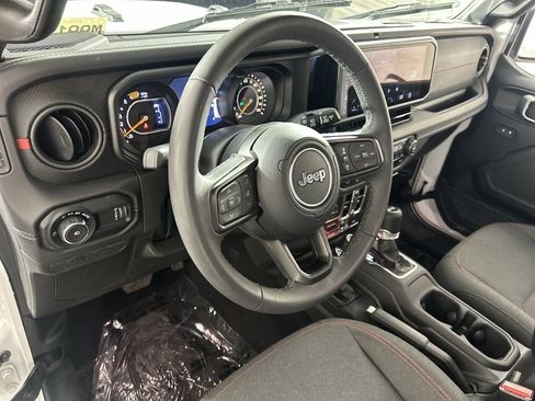 Used 2025 Jeep Wrangler Unlimited Rubicon image 10