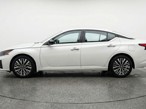 Used 2025 Nissan Altima 2.5 SV image 5