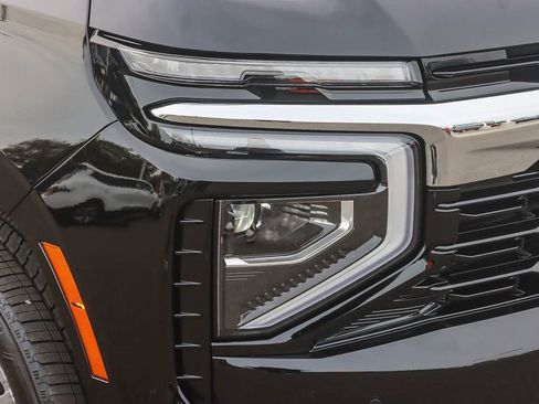 New 2026 Chevrolet Suburban LS image 7