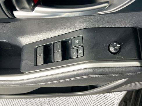 Used 2021 Toyota Highlander XLE image 20