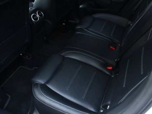 Used 2021 Mercedes-Benz GLA 35 AMG 4MATIC w/ Premium Package image 21