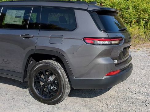 New 2025 Jeep Grand Cherokee L Altitude image 2