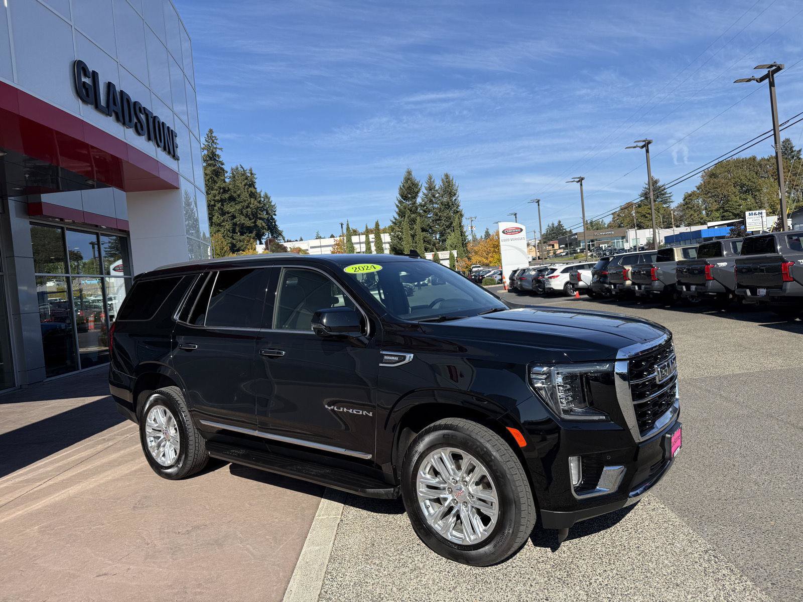 Used 2024 GMC Yukon SLT w/ SLT Luxury Package AWD/4WD image 7
