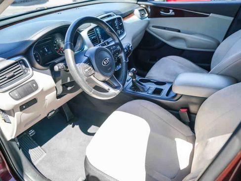 Used 2017 Kia Sorento FWD w/ LX Convenience Package image 10