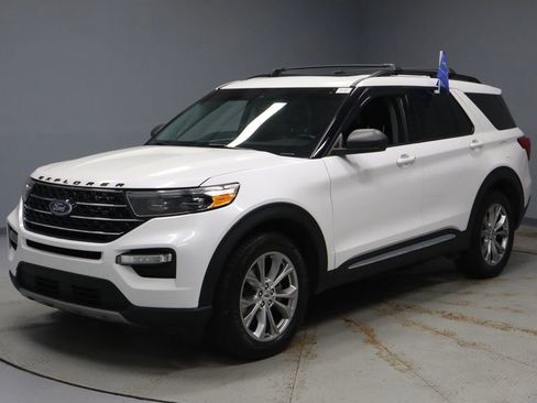 Certified 2020 Ford Explorer XLT w/ Equipment Group 202A image 7