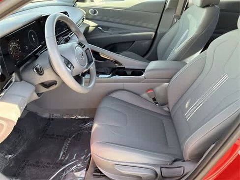 Certified 2022 Hyundai Elantra SEL w/ Convenience Package image 13