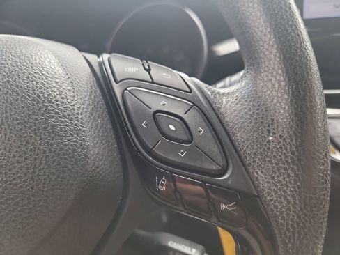 Used 2020 Toyota C-HR LE FWD image 25