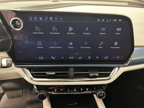 Used 2025 Chevrolet Equinox EV LT w/ Convenience Package FWD image 18