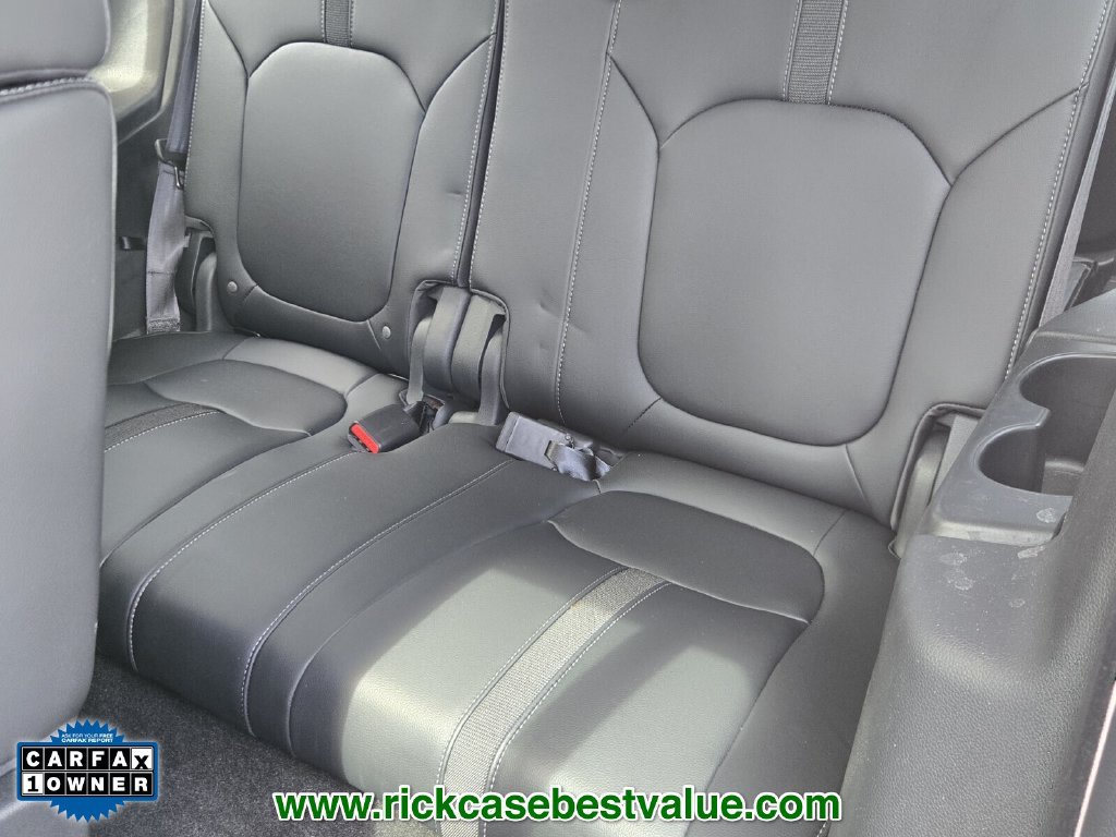 Used 2024 Honda Pilot Touring image 11
