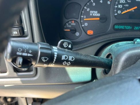 Used 2004 Chevrolet Silverado 2500 LS AWD/4WD image 9