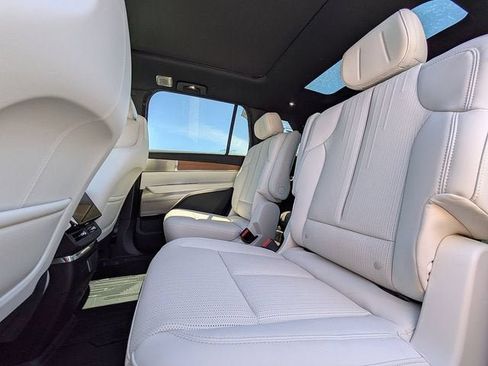 New 2026 Cadillac Vistiq Luxury AWD/4WD image 14