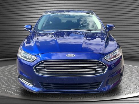 Used 2015 Ford Fusion SE FWD image 2