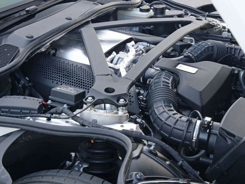 Used 2022 Aston Martin DB11 Coupe image 8