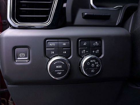 Used 2023 GMC Sierra 1500 AT4 w/ Technology Package image 5