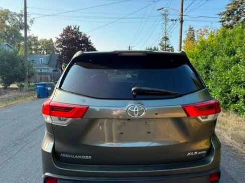 Used 2018 Toyota Highlander XLE AWD/4WD image 21