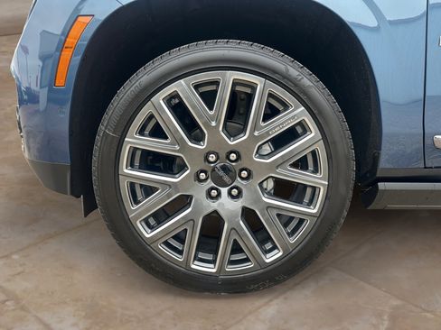 Used 2025 GMC Yukon XL Denali Ultimate AWD/4WD image 31