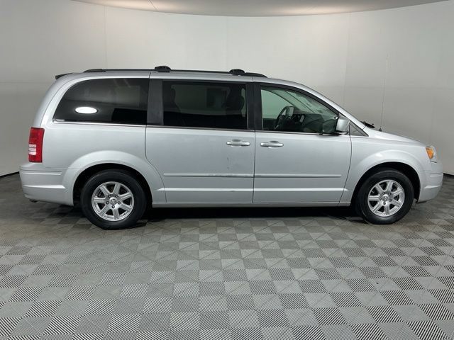 Used 2008 Chrysler Town & Country Touring FWD image 4