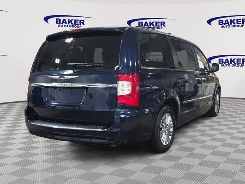 Used 2015 Chrysler Town & Country Touring-L w/ Driver Convenience Group image 5