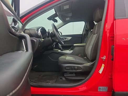 Used 2023 Chevrolet Blazer LT image 2