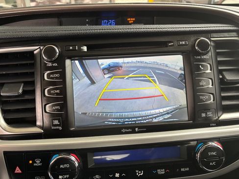 Used 2014 Toyota Highlander Limited image 10