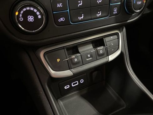 Used 2024 GMC Terrain SLE image 24