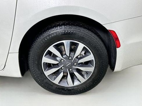 Used 2021 Chrysler Pacifica Touring-L FWD image 24