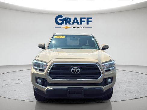 Used 2016 Toyota Tacoma SR5 w/ SR5 Appearance Package (SN) AWD/4WD image 12