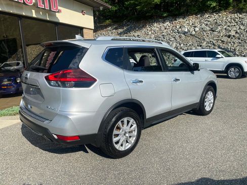 Used 2018 Nissan Rogue SV w/ Sun & Sound Touring Package AWD/4WD image 2