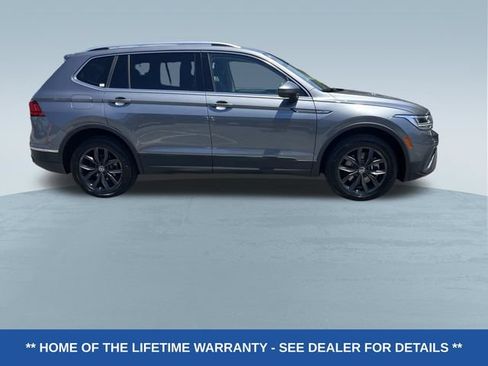 Used 2024 Volkswagen Tiguan SE FWD image 2