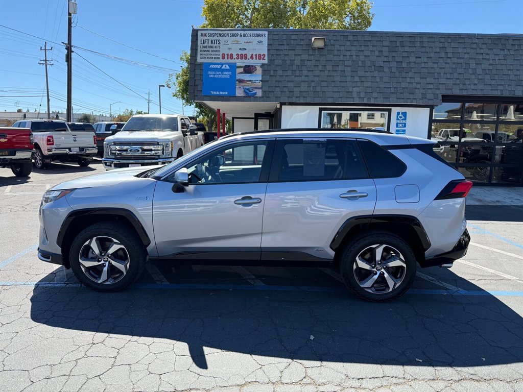 Used 2022 Toyota RAV4 SE w/ Weather & Moonroof Package AWD/4WD image 8