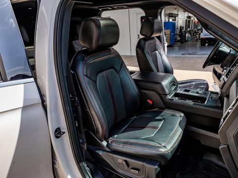Used 2019 Ford Expedition Limited w/ Equipment Group 303A RWD image 28
