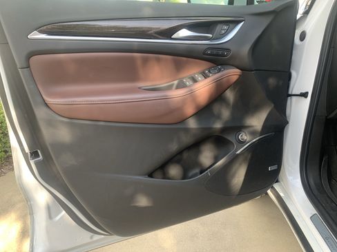 Used 2021 Buick Enclave Avenir w/ Avenir Technology Package FWD image 3