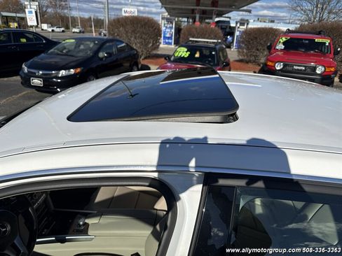 Used 2014 Mercedes-Benz E 350 4MATIC Sedan image 17