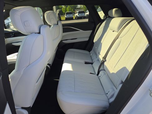Used 2024 Cadillac Lyriq Luxury RWD image 20